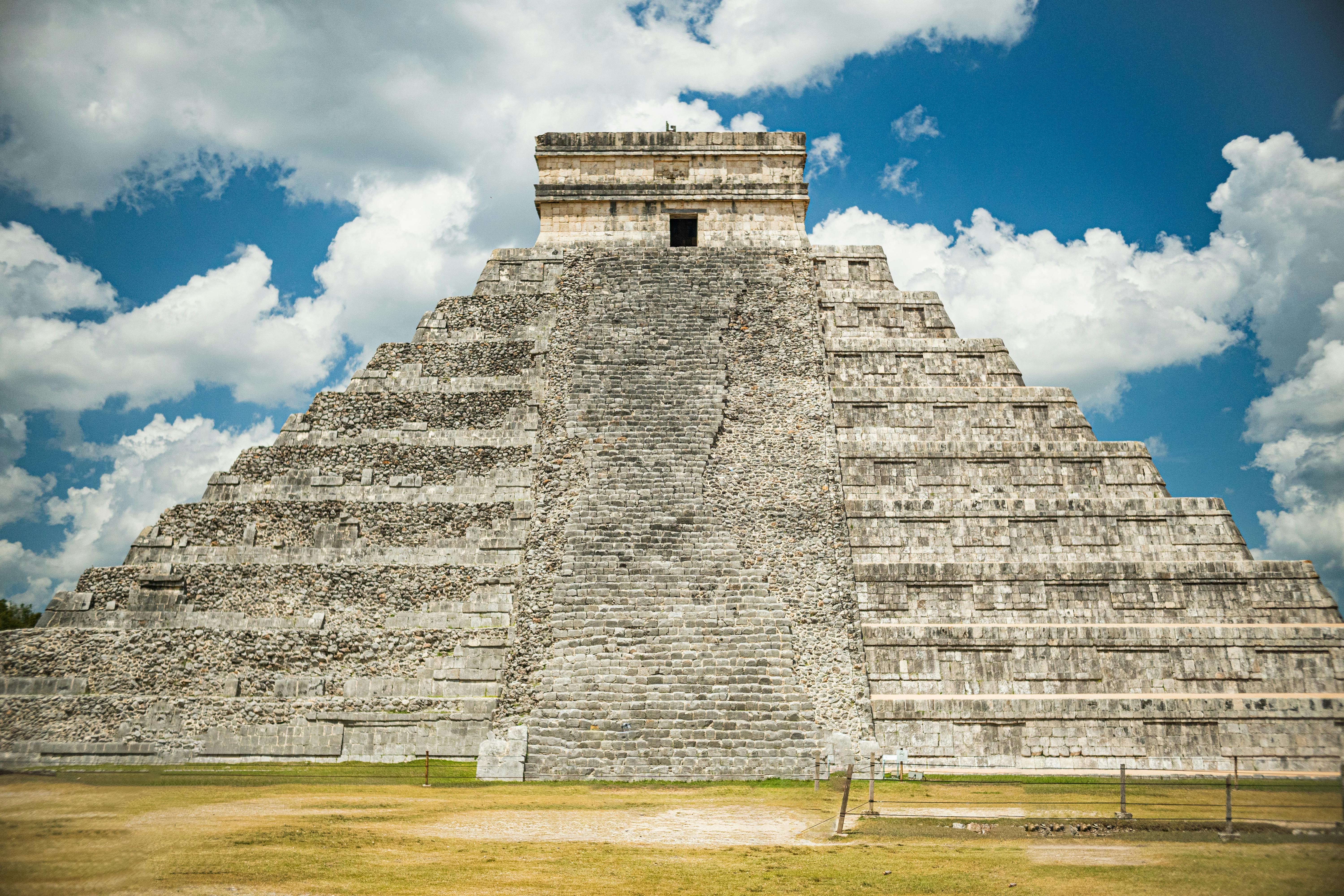 A stunning view of the El Castillo pyramid at Chichén Itzá, showcasing Mayan architecture and historic significance.